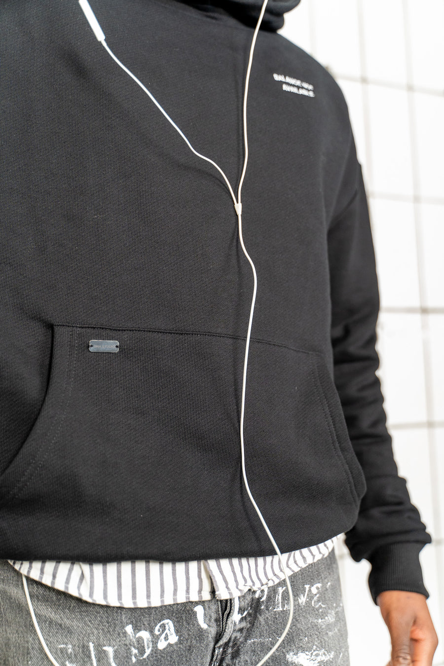 HOODED BLACK