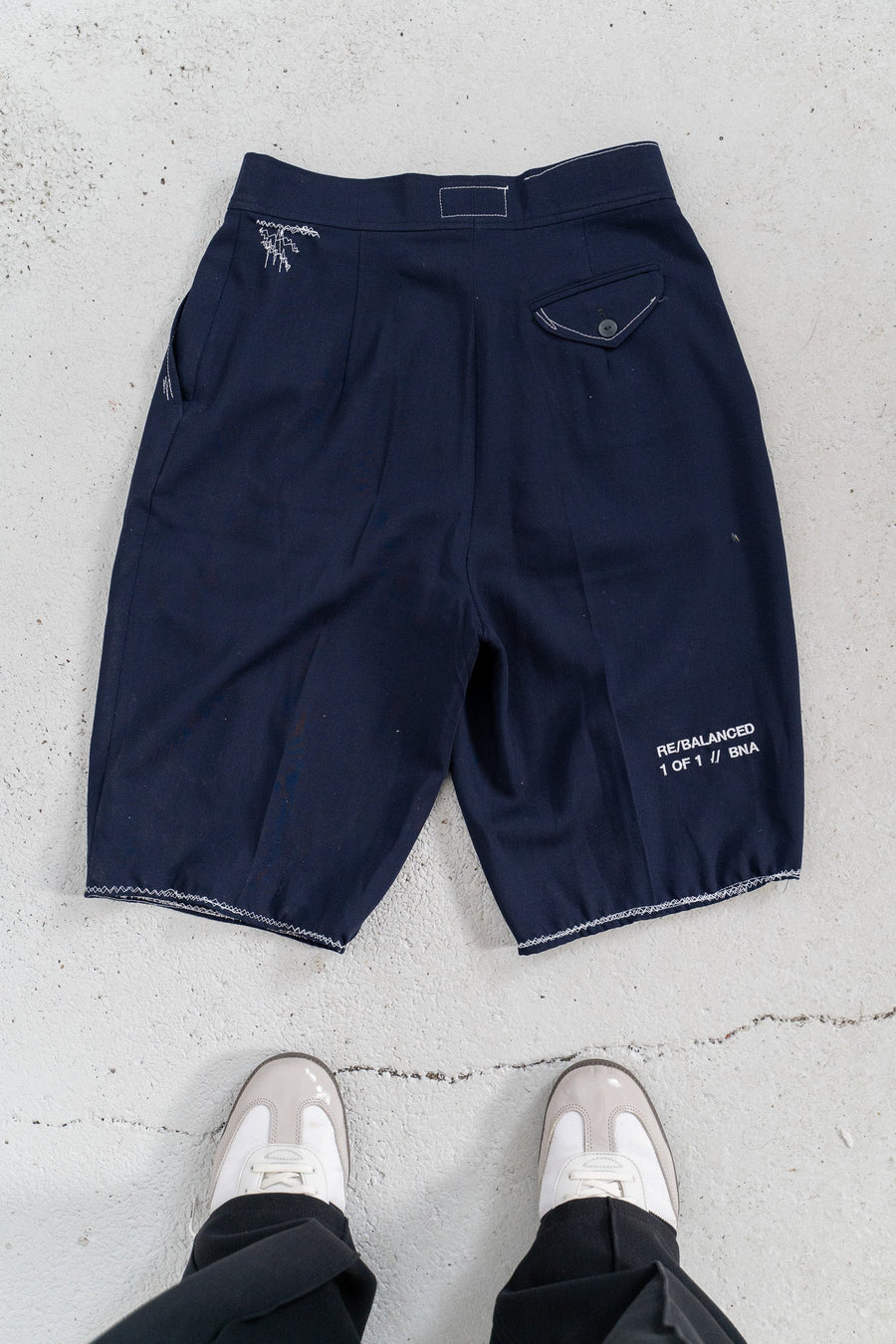 CENTER EMBROIDERED SHORT 1/1