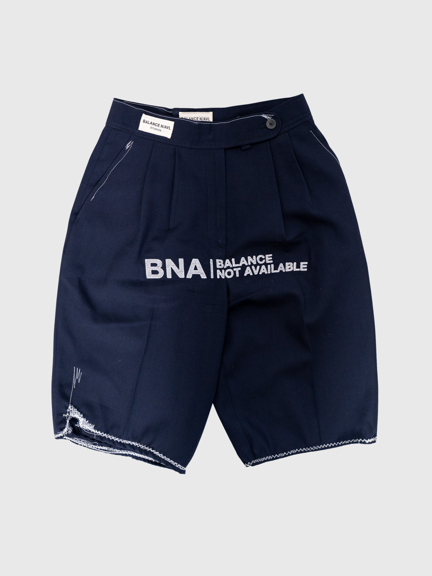 CENTER EMBROIDERED SHORT 1/1